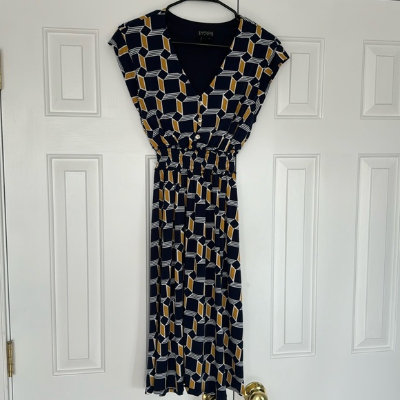 Dress !! - Picture 3 of 5